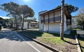 Prassitele Apartments